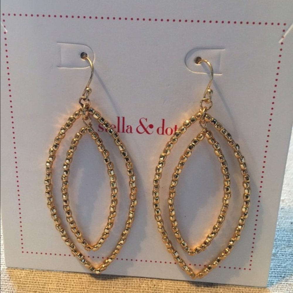 :: Stella & Dot [GOLD] Bardot Earrings - Picture 7 of 7